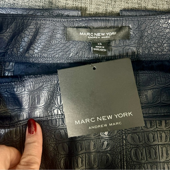 Mark New York Crocodile Embossed Pencil Skirt Dark Navy NWT XS Stretch - Picture 11 of 14
